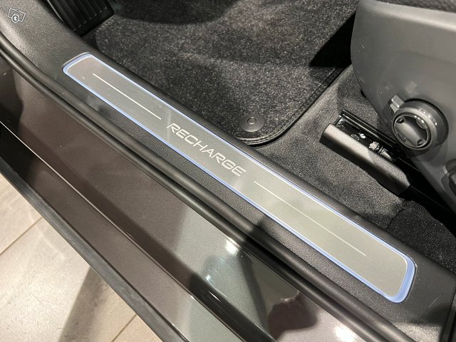 Volvo V90 8