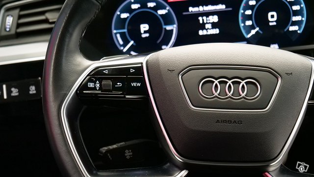 Audi E-TRON 8