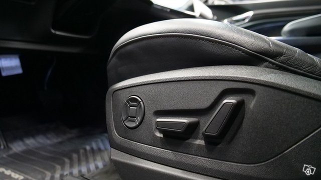 Audi E-TRON 11