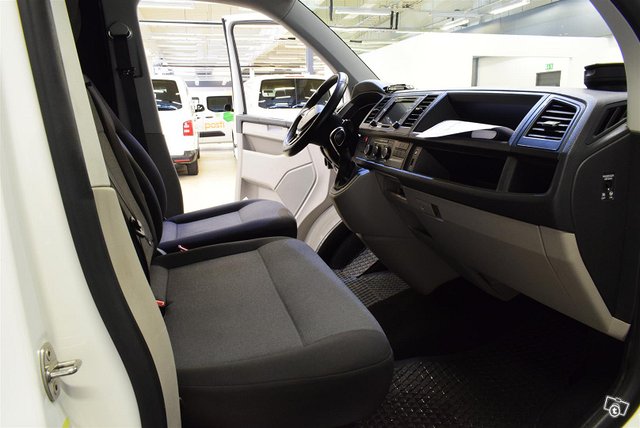 VOLKSWAGEN Transporter 11