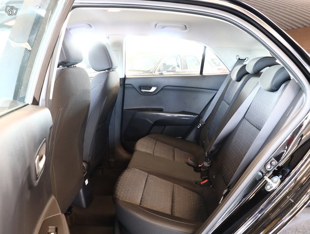 KIA Rio 12