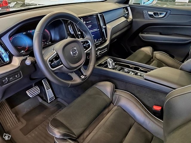VOLVO XC60 4