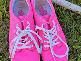 Vans 2paria koko 38,5-39, Vaatteet ja kengät, Kauhava, Tori.fi Vans 2paria koko 38,5-39, Vaatteet ja kengät, Kauhava, Tori.fi