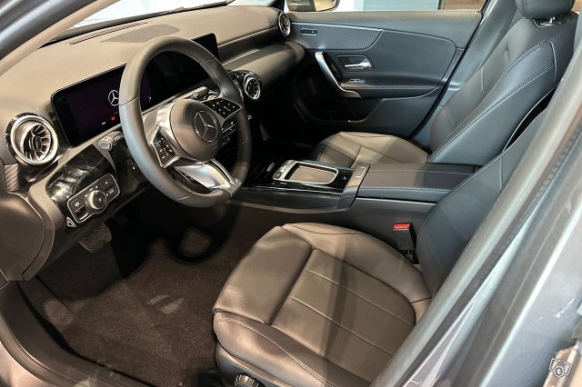 Mercedes-Benz A 8
