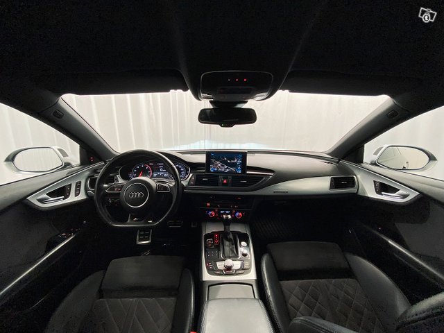 Audi RS7 9