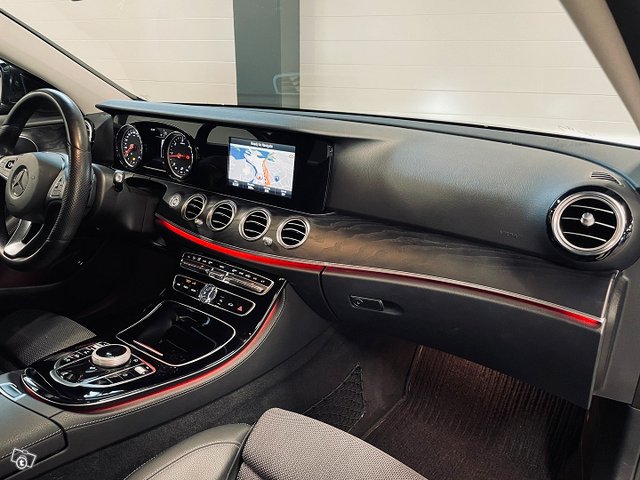 MERCEDES-BENZ E 9