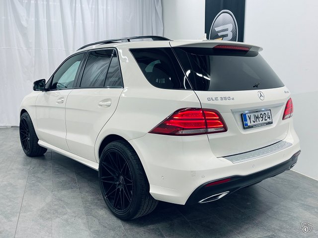 Mercedes-Benz GLE 2