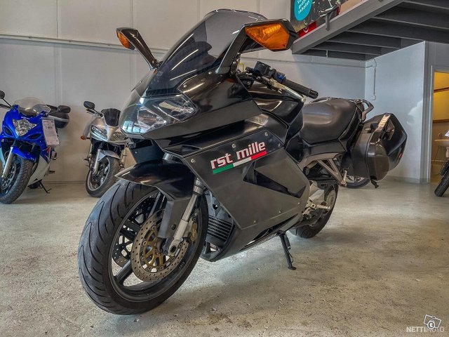 Aprilia RST, kuva 1