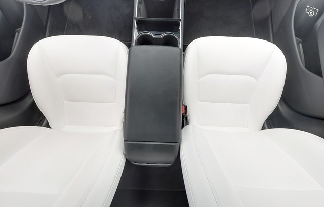 Tesla Model 3 11