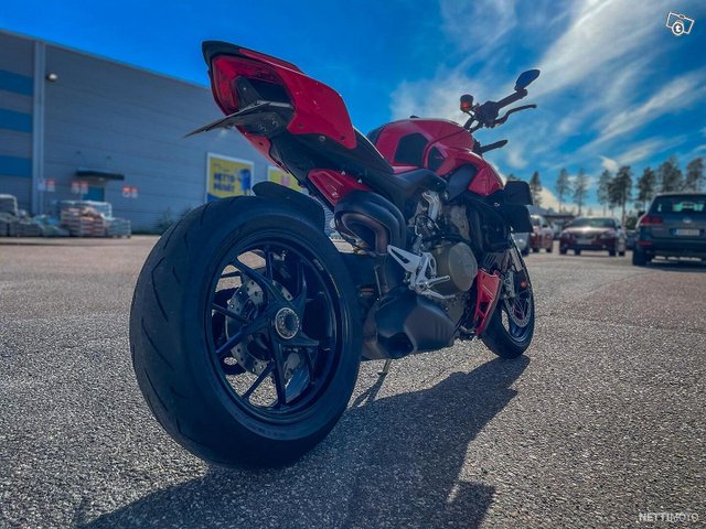 Ducati Streetfighter 10
