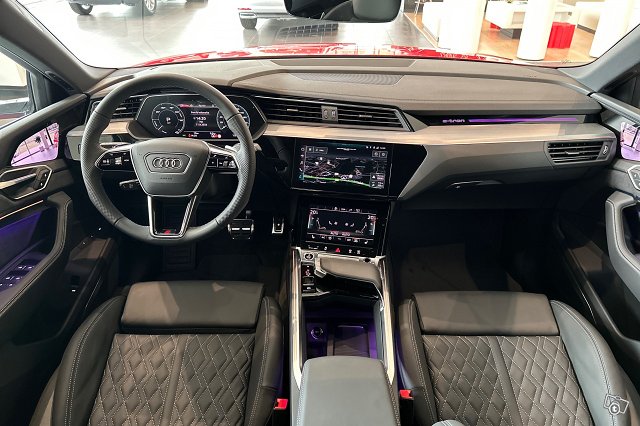 Audi Q8 E-tron 7
