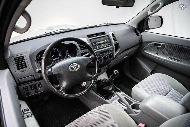 Toyota Hilux 9
