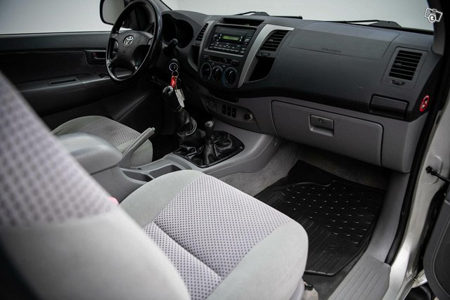 Toyota Hilux 15