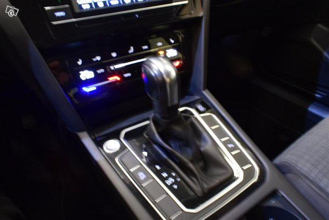 VOLKSWAGEN Passat 15