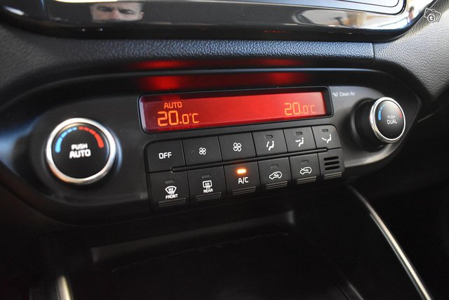 Kia Carens 22