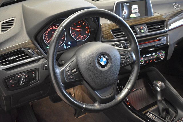 BMW X1 13