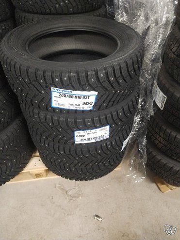 Sarja uusia Toyo Ice Freezer 205/60r16" nasta
