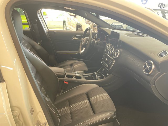 MERCEDES-BENZ A 17