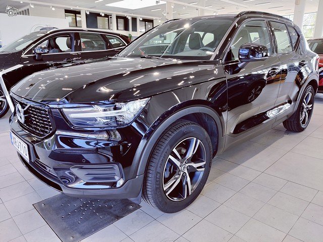 VOLVO XC40