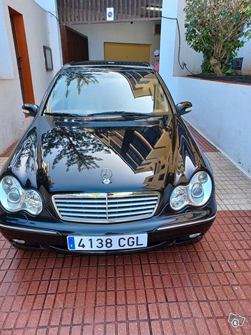 Mercedes-Benz 200, kuva 1