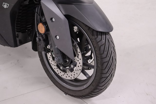 Yamaha X-Max 5