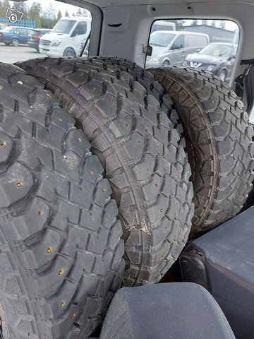 Mitsubishi Pajero 9