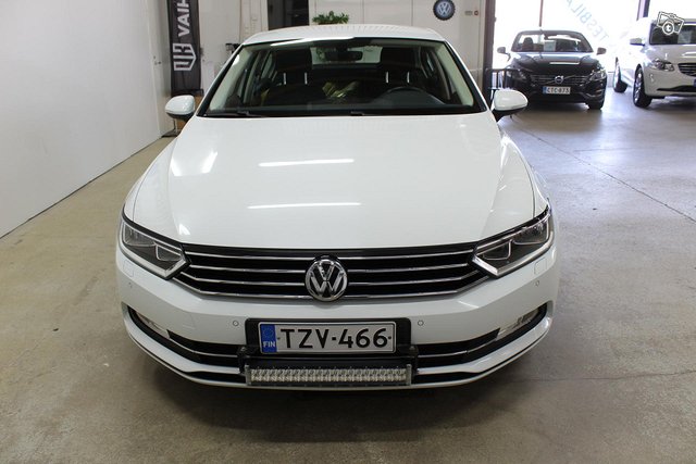 Volkswagen Passat 9
