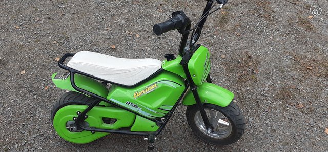 Fusion 250 sähkömopo, kuva 1