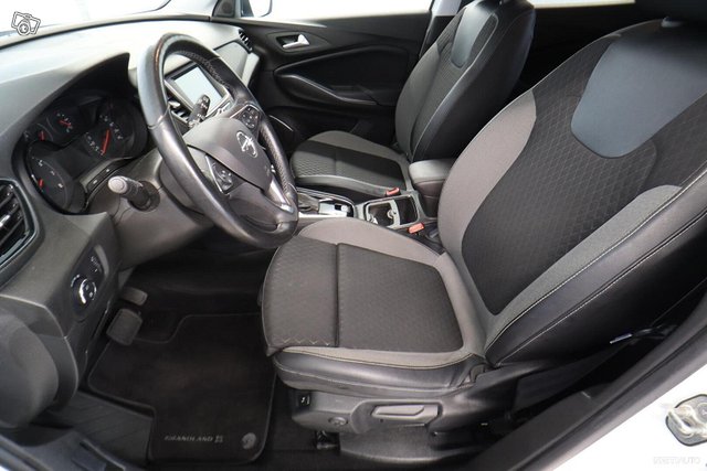Opel Grandland X 8