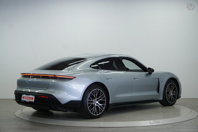 PORSCHE TAYCAN 5