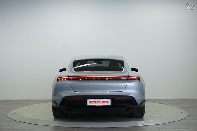 PORSCHE TAYCAN 6
