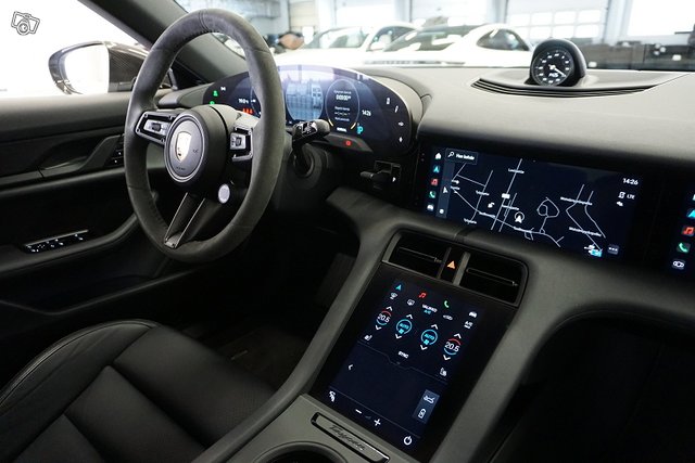 PORSCHE TAYCAN 12