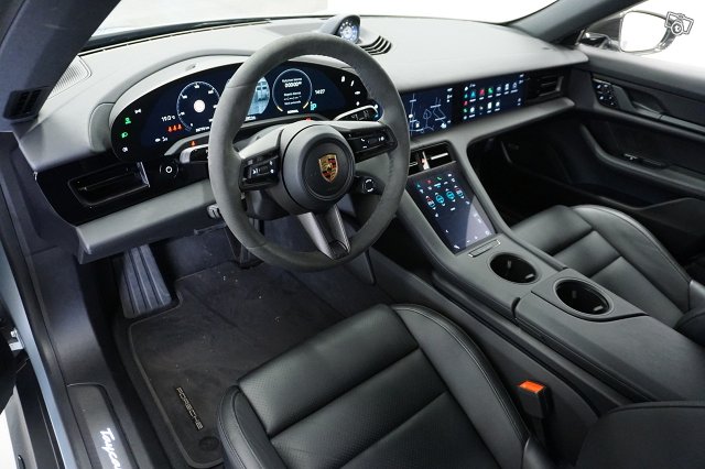 PORSCHE TAYCAN 13