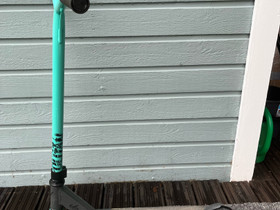 Versatyl Cosmopolitan V2 skootti, Rullaluistelu ja skeittaus, Urheilu ja ulkoilu, Varkaus, Tori.fi Versatyl Cosmopolitan V2 skootti, Rullaluistelu ja skeittaus, Urheilu ja ulkoilu, Varkaus, Tori.fi