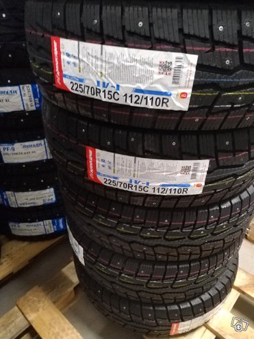 Sarja uusia 225/70R15"C nastarenkaita