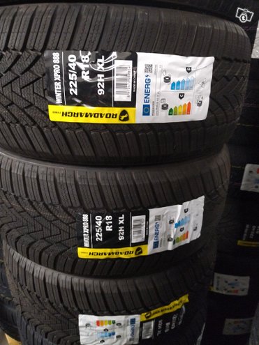 Sarja uusia 225/40R18" kitkarenkaita