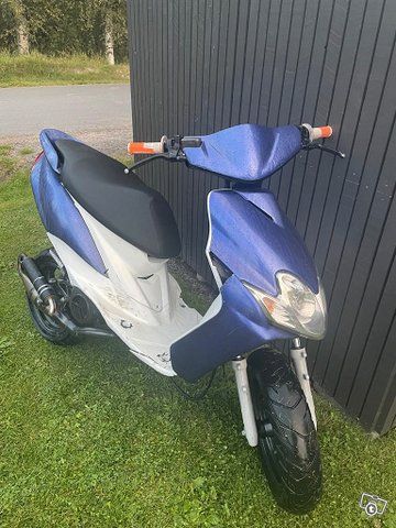 2kpl Yamaha jog, kuva 1