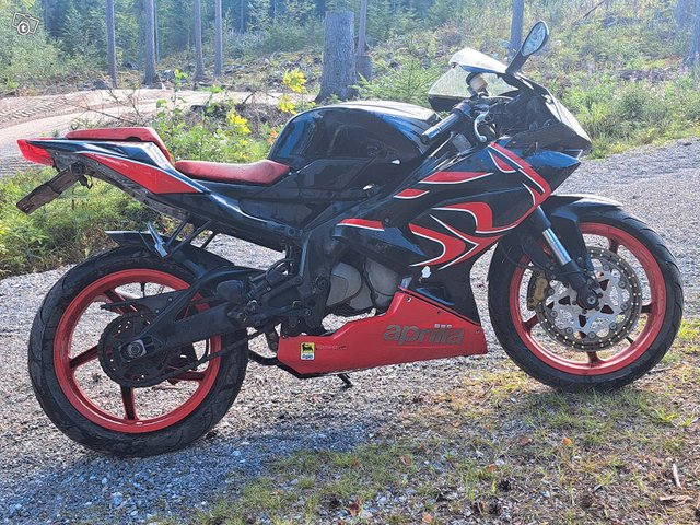 Aprilia RS 125 moottoripyörä, kuva 1