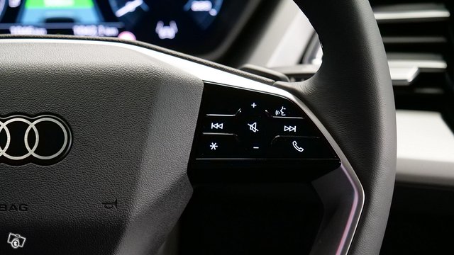 Audi Q4 E-TRON 8