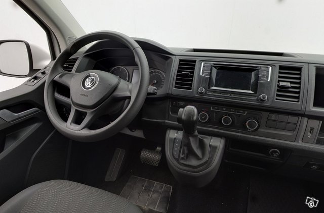 Volkswagen Caravelle 11