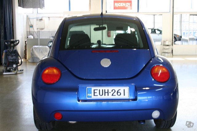 Volkswagen New Beetle 4