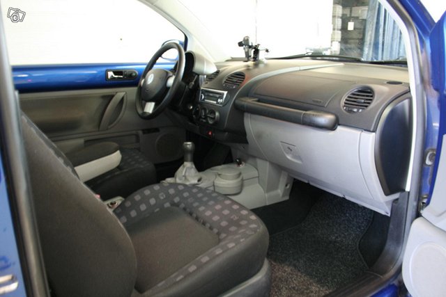 Volkswagen New Beetle 11