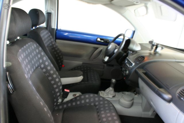 Volkswagen New Beetle 12