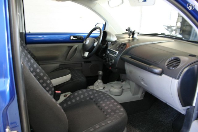 Volkswagen New Beetle 13