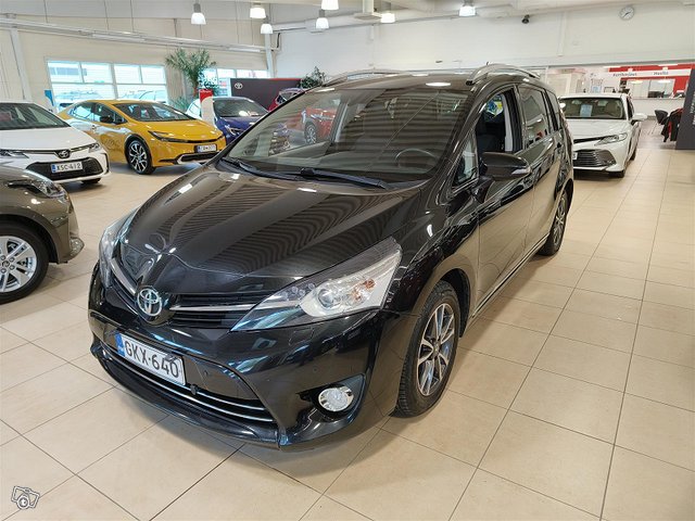 TOYOTA Verso