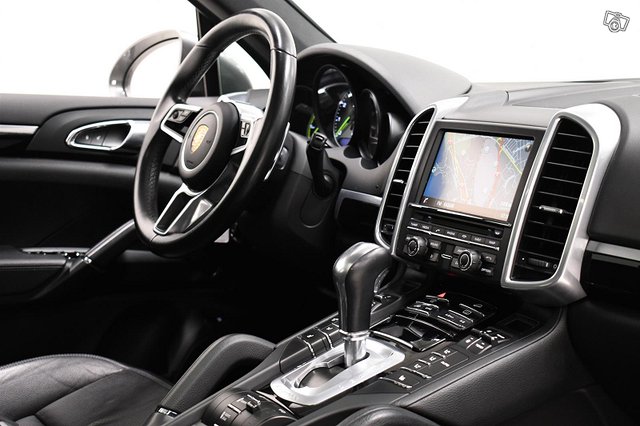 PORSCHE Cayenne 16