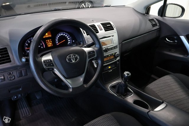 Toyota Avensis 10