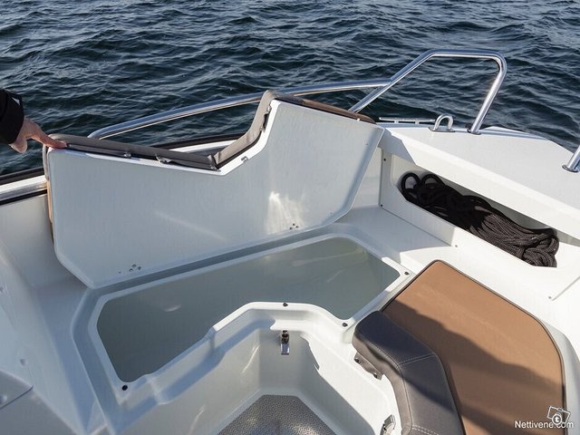 Silver Hawk BR Myymälässä Esillä 7