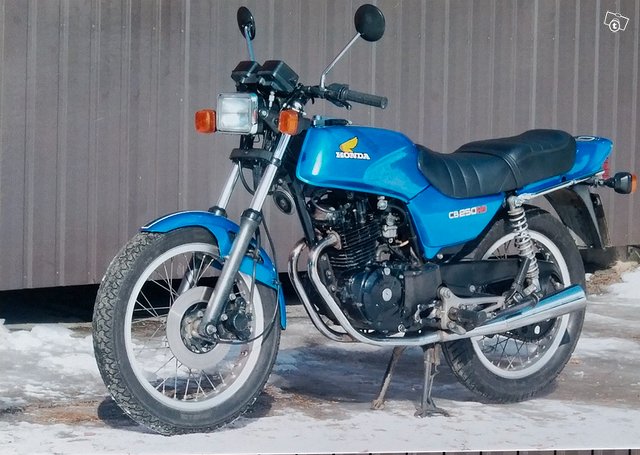 Honda CB 250 RS museoajoneuvo, kuva 1