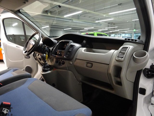 Renault Trafic 13